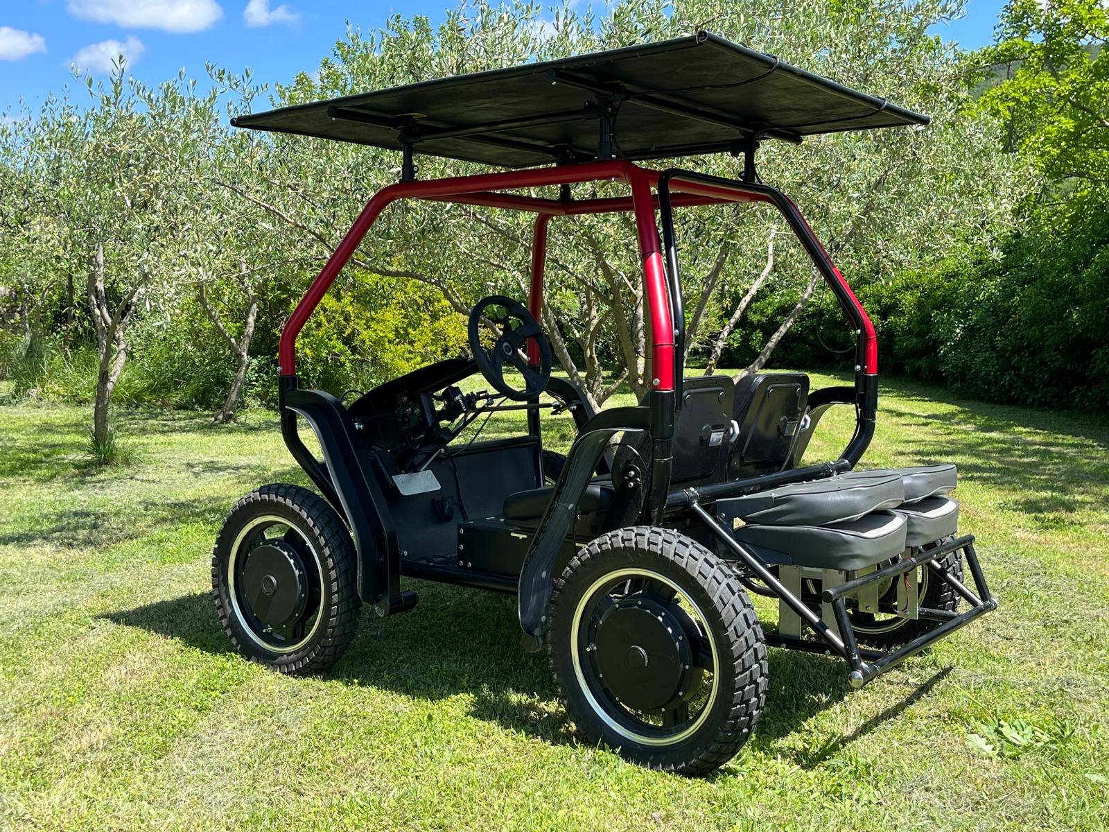 Swinbuggy electric with a solar roof 